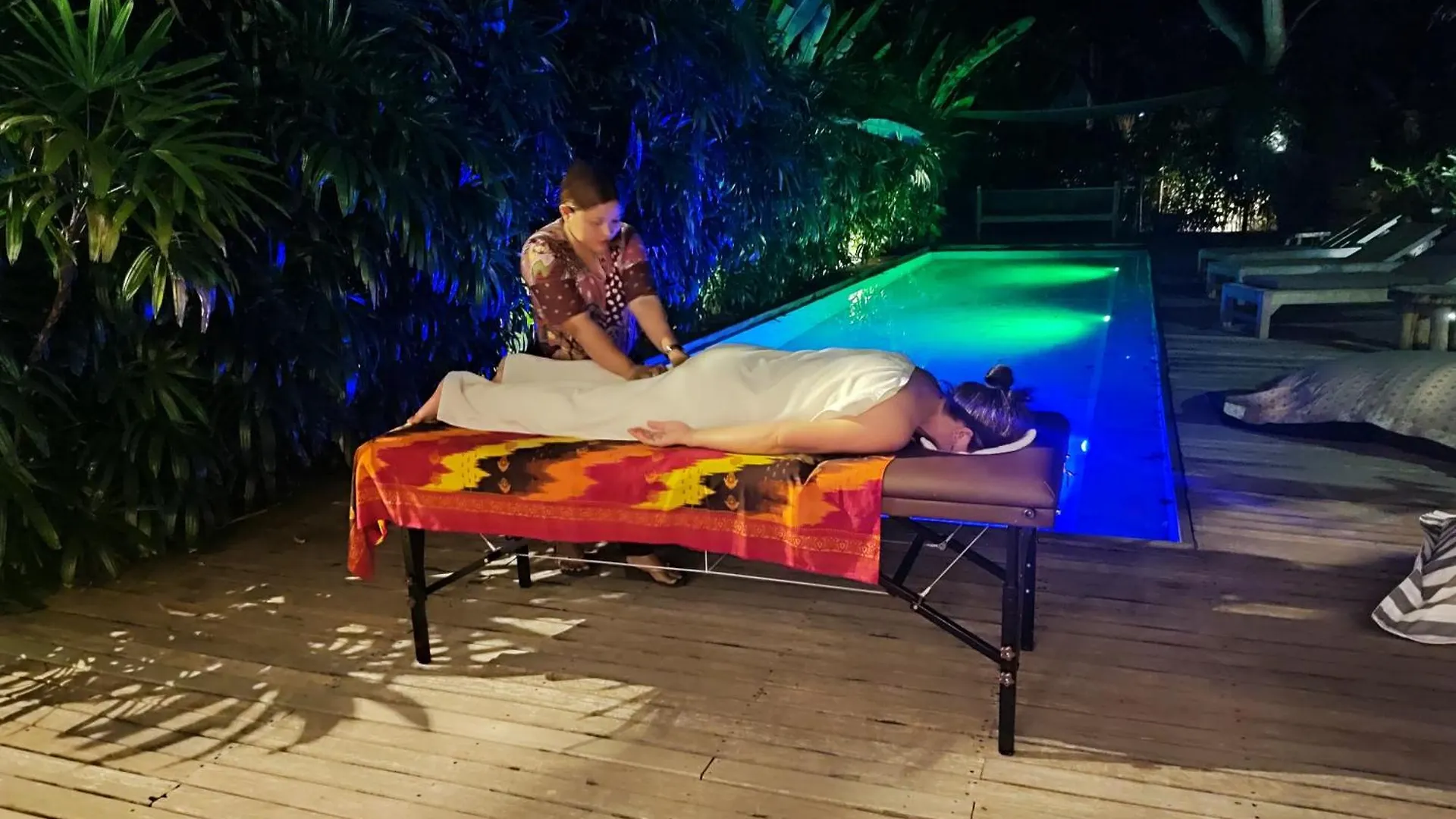 スミニャック Wahyu Wonderful Private Honeymoon Jogloヴィラ インドネシア